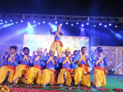 Stage Choreography & Pyramid